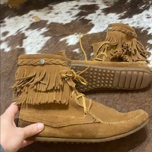 Minnetonka fringe boot